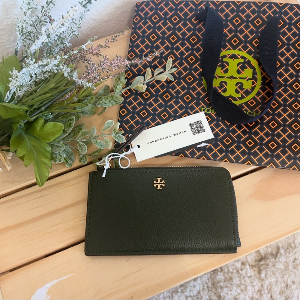 NWT💚Tory Burch Blake Zip Card Case Holder in Basil Green Pebble Leather 177026 - Picture 1 of 8